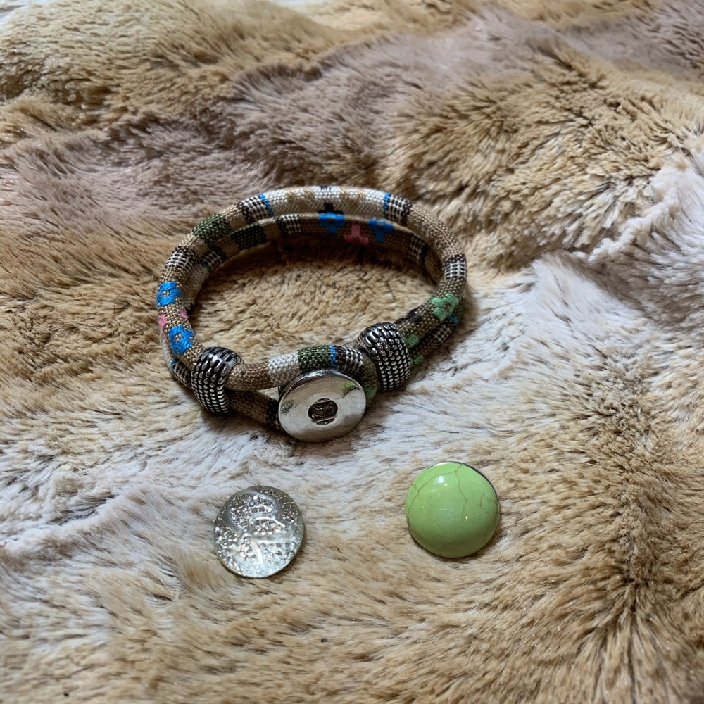 Tapestry Snap Bracelet and 2 Snaps